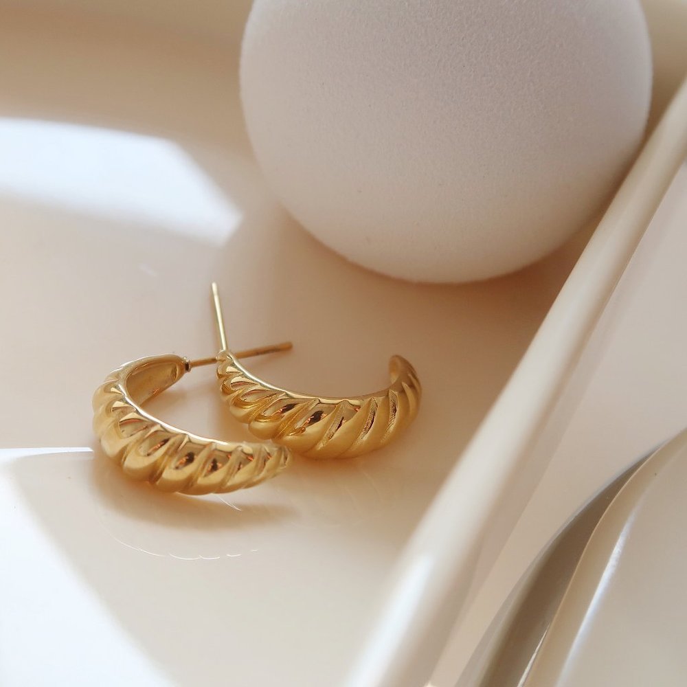 NEW 18K Gold Plated Braided Croissant Open Hoops - Picture 3 of 12